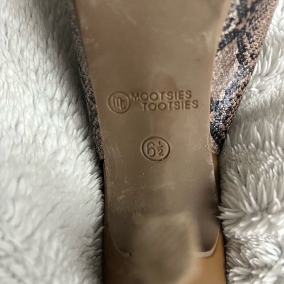 High heeled shoe by Mootsies Tootsies - Picture 5 of 5